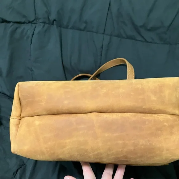 Portland Leather Full Size Cross Body Tote in Dakota - Picture 4 of 4